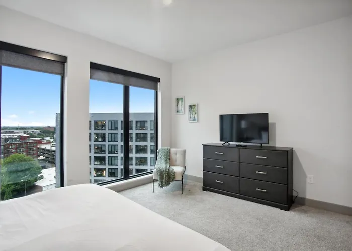 West Midtown Penthouse 2 Bdrm