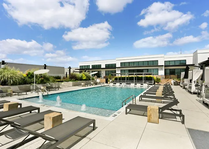 West Midtown Penthouse 2 Bdrm