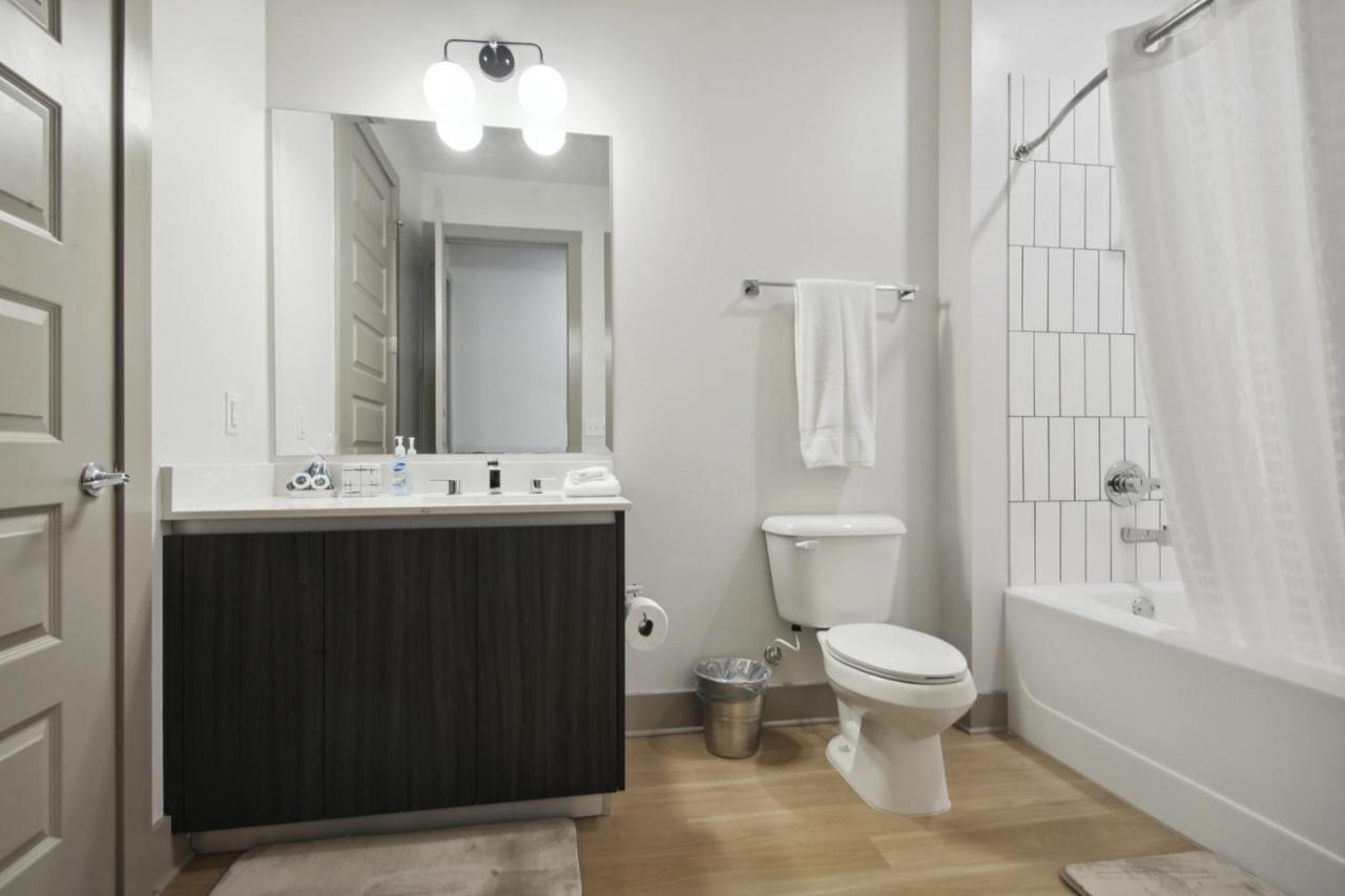 West Midtown Penthouse 2 Bdrm Appartement *